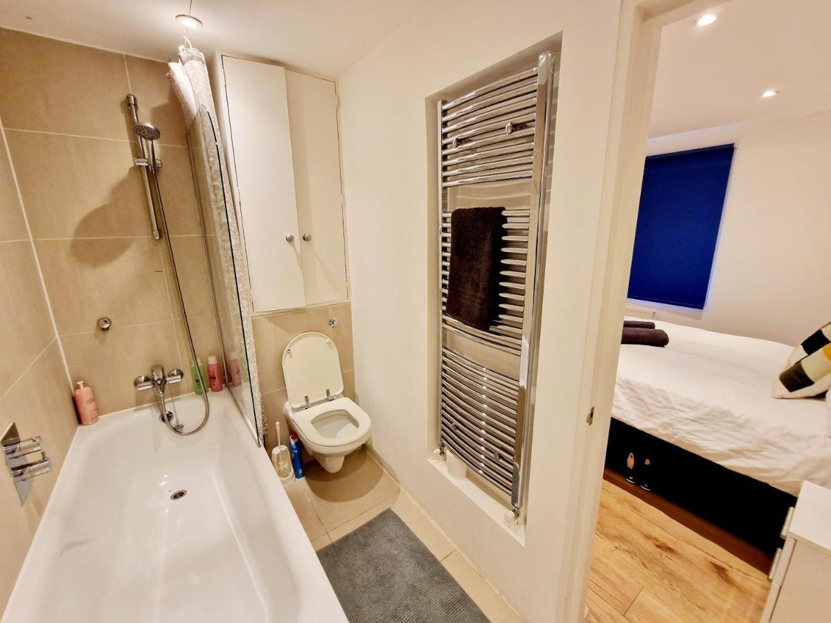 Beautiful Hyde Park Flat By Lancaster Gate Station With Private Back Patio Appartement Londen Buitenkant foto